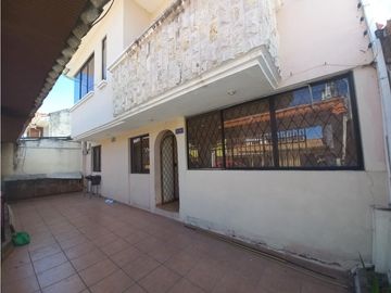 Casa en venta de 4 departamentos en totoracocha