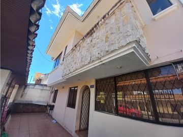 Casa en venta de 4 departamentos en totoracocha