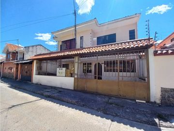 Casa en venta de 4 departamentos en totoracocha