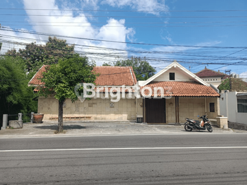 RUMAH CANTIK DI JALAN PALAGAN DEKAT MONJALI