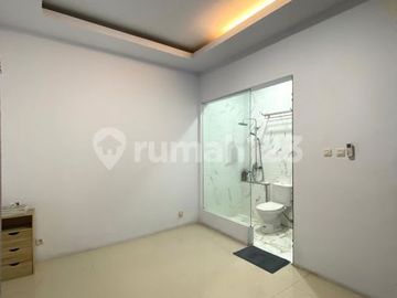 Rumah 3 Lantai Cilandak Rooftop Luas 5 Menit ke MRT Fatmawati