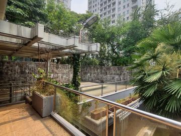 RUMAH at Jl PERMATA HIJAU, KEBAYORAN LAMA (LUAS dan MEGAH)