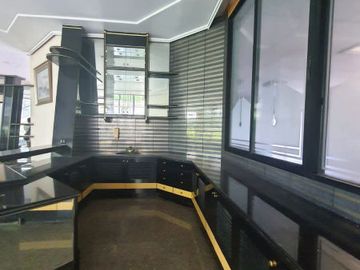 RUMAH at Jl PERMATA HIJAU, KEBAYORAN LAMA (LUAS dan MEGAH)