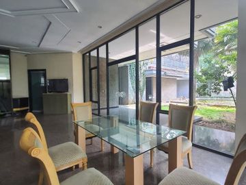RUMAH at Jl PERMATA HIJAU, KEBAYORAN LAMA (LUAS dan MEGAH)