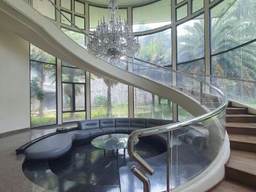 RUMAH at Jl PERMATA HIJAU, KEBAYORAN LAMA (LUAS dan MEGAH)
