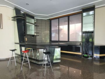 RUMAH at Jl PERMATA HIJAU, KEBAYORAN LAMA (LUAS dan MEGAH)