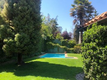 Casa en venta de 5 dorm. en Lo Barnechea