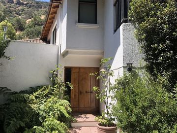Casa en venta de 5 dorm. en Lo Barnechea