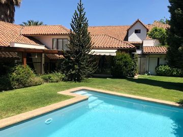 Casa en venta de 5 dorm. en Lo Barnechea