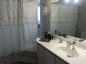 Casa en venta de 5 dorm. en Lo Barnechea