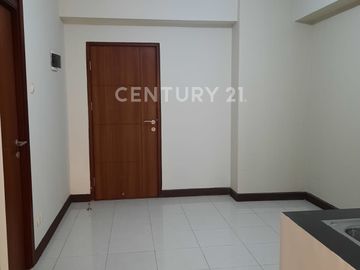 Pluit Sea View Apartment 2BR Low Floor Pool And Sea View