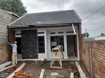 Rumah cantik semi villa sejuk asri di pinggir jalan raya Cipageran Cimahi