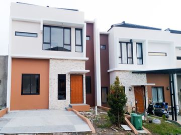 Rumah 2 Lantai Murah di Sariwangi