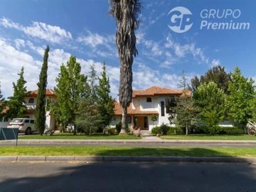 Exclusiva parcela con 2 casas con piscina y seguridad 24/7
