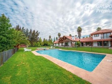 Exclusiva parcela con 2 casas con piscina y seguridad 24/7