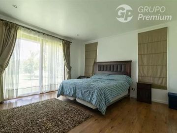 Exclusiva parcela con 2 casas con piscina y seguridad 24/7