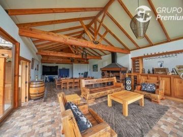 Exclusiva parcela con 2 casas con piscina y seguridad 24/7