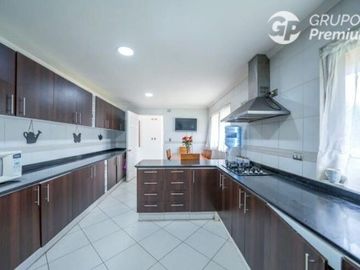 Exclusiva parcela con 2 casas con piscina y seguridad 24/7