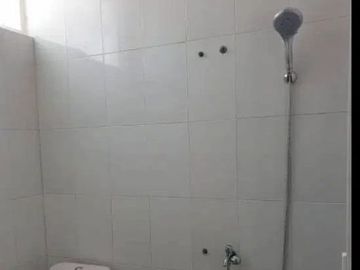 DIJUAL MURAH RUMAH 2 LANTAI KAMAR 4 AKORDION 10 MENIT KE AREA SOEKARNO HATTA KOTA MALANG