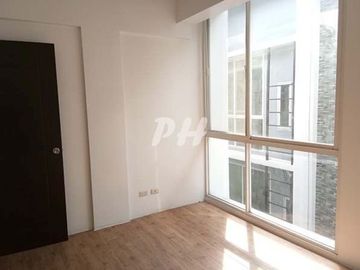 Modern Townhouse For Sale in Cubao near Edsa PH1112