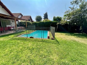 Casa en venta de 4 dorm. en Las Condes