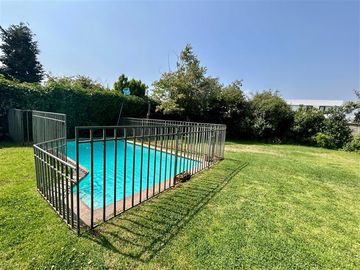 Casa en venta de 4 dorm. en Las Condes