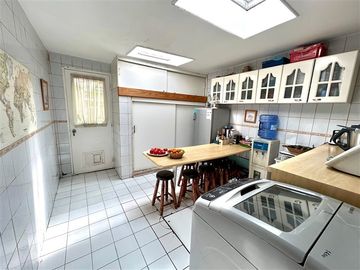 Casa en venta de 4 dorm. en Las Condes