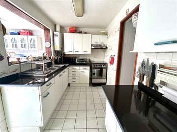 Casa en venta de 4 dorm. en Las Condes