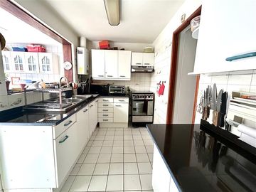 Casa en venta de 4 dorm. en Las Condes