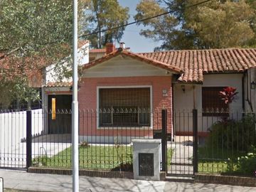 Chalet Clásico 3 amb con cochera y jardín. A Modernizar