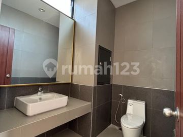 Disewakan Gedung Ruko Perkantoran 4 Lantai Iconix BSD Serpong