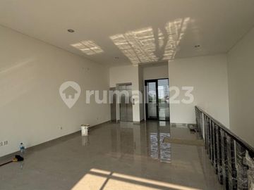 Disewakan Gedung Ruko Perkantoran 4 Lantai Iconix BSD Serpong