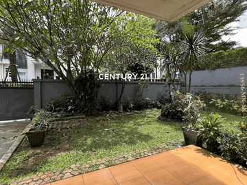 Dijual Cepat Rumah Halaman Luas 2 Lantai Strategis Pondok Indah