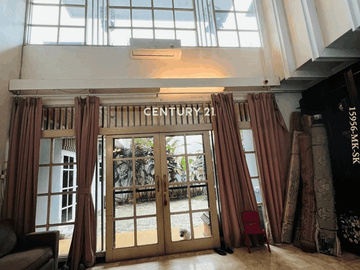 Dijual Cepat Rumah Halaman Luas 2 Lantai Strategis Pondok Indah