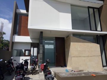 Rumah Jogjakarta Lokasi Strategis dekat dengan Pusat Kota 50 meter dari Jalan Kabupaten