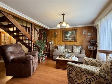 Casa en venta de 5 dorm. en Punta Arenas
