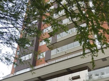 apartamento en venta en cristales. Cod V11515