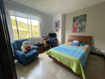 apartamento en venta en cristales. Cod V11515