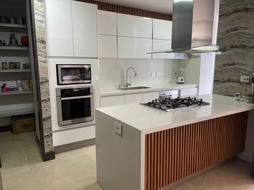 apartamento en venta en cristales. Cod V11515
