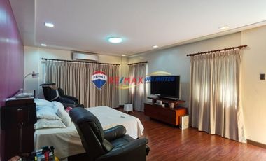 For Sale: 6BR Family House in Kawilihan Village in Pasig City
