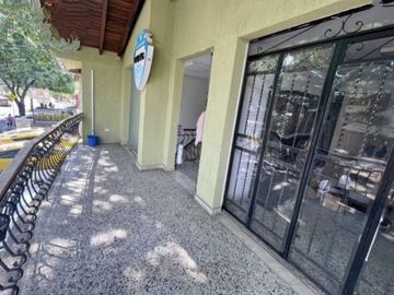casa en venta en urbanización la flora. Cod V16832