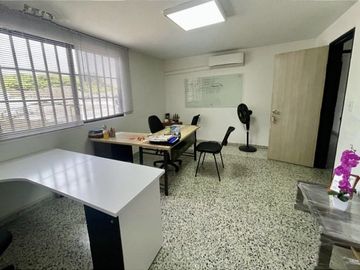 casa en venta en urbanización la flora. Cod V16832