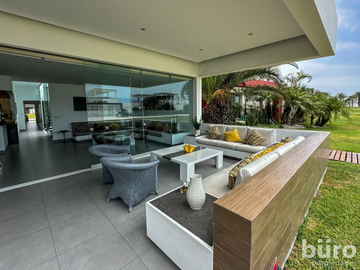 CASA EN TERCERA FILA PLAYA DEL SOL EN VENTA CON 4 DORMITORIOS Y GRAN TERRAZA