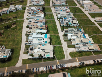 CASA EN TERCERA FILA PLAYA DEL SOL EN VENTA CON 4 DORMITORIOS Y GRAN TERRAZA