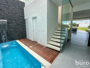 CASA EN TERCERA FILA PLAYA DEL SOL EN VENTA CON 4 DORMITORIOS Y GRAN TERRAZA