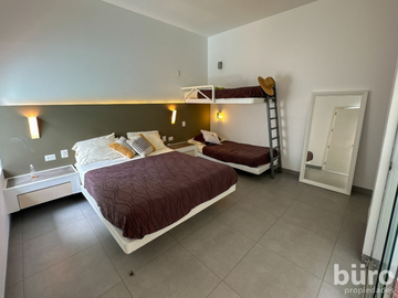 CASA EN TERCERA FILA PLAYA DEL SOL EN VENTA CON 4 DORMITORIOS Y GRAN TERRAZA