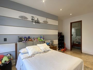 A  2 cuadras de Calzada de los Reyes