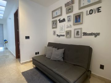 A  2 cuadras de Calzada de los Reyes