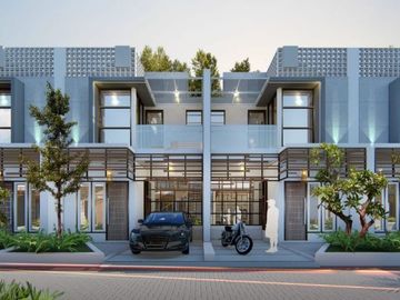 DIJUAL RUMAH DESIGN MODEREN DENGAN KOLAM RENANG PRIBADI DAN ROOFTOP DI KOTA JOGJA