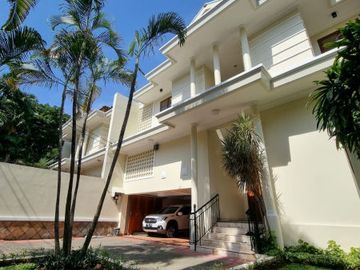 RUMAH dgn S.POOL dan TAMAN at Jl KEMANG SELATAN, JAKSEL